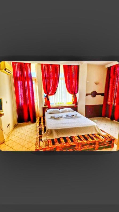 Hotel Golden Rock