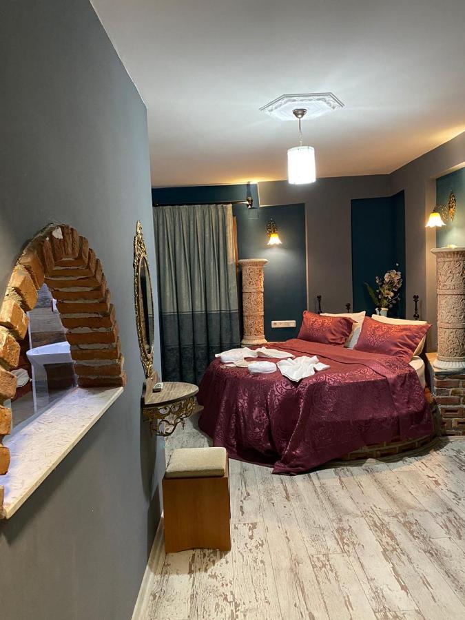 Rebetika & Bistro Hotel 3*