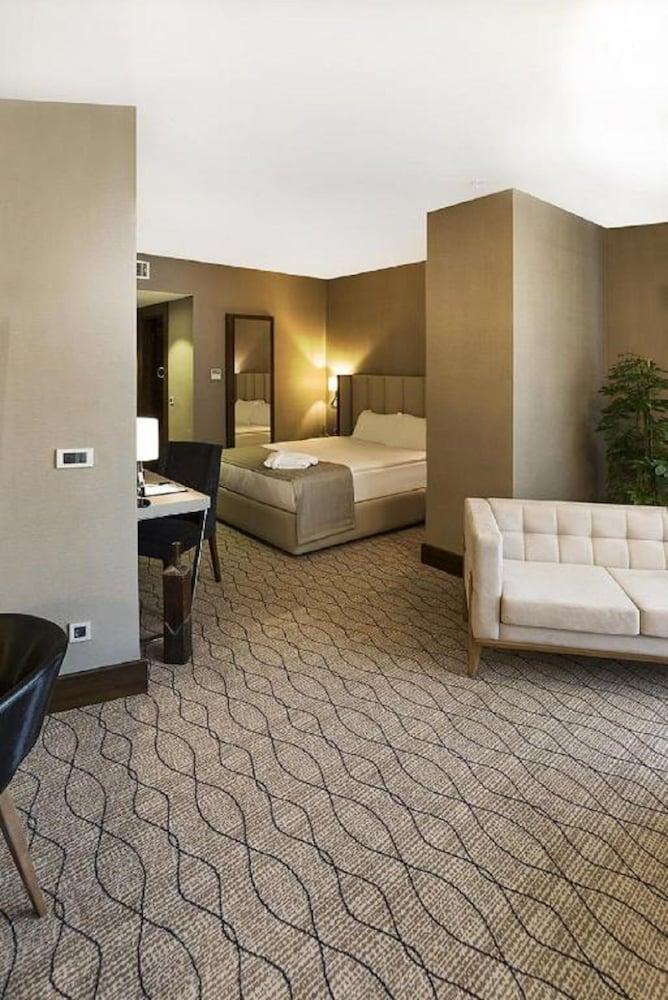 Hotel Ramada By Wyndham Sakarya 5*