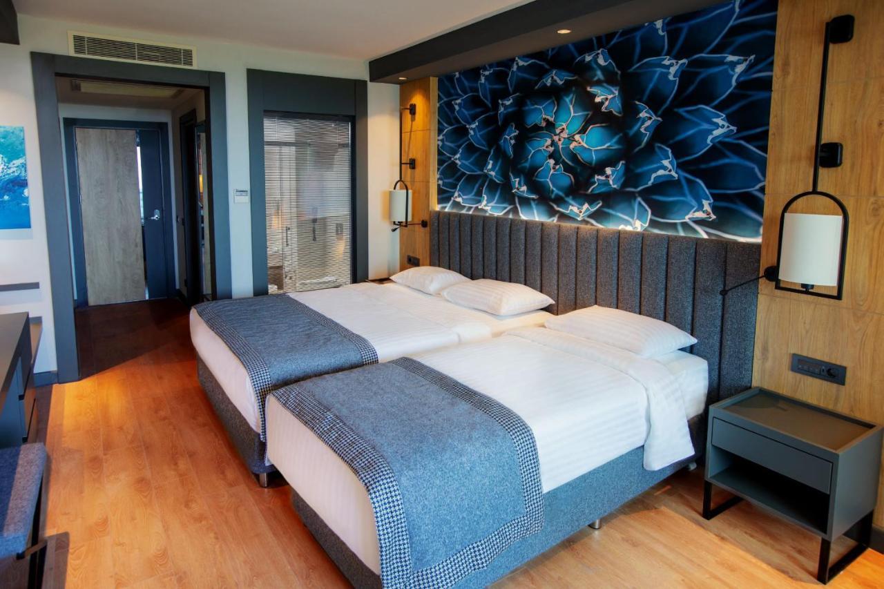 Hotel Alarcha & - Ultra Inc