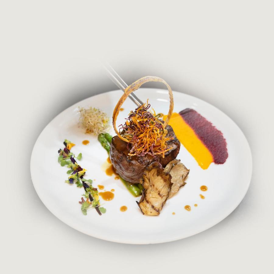 Hotel Movenpick Living West