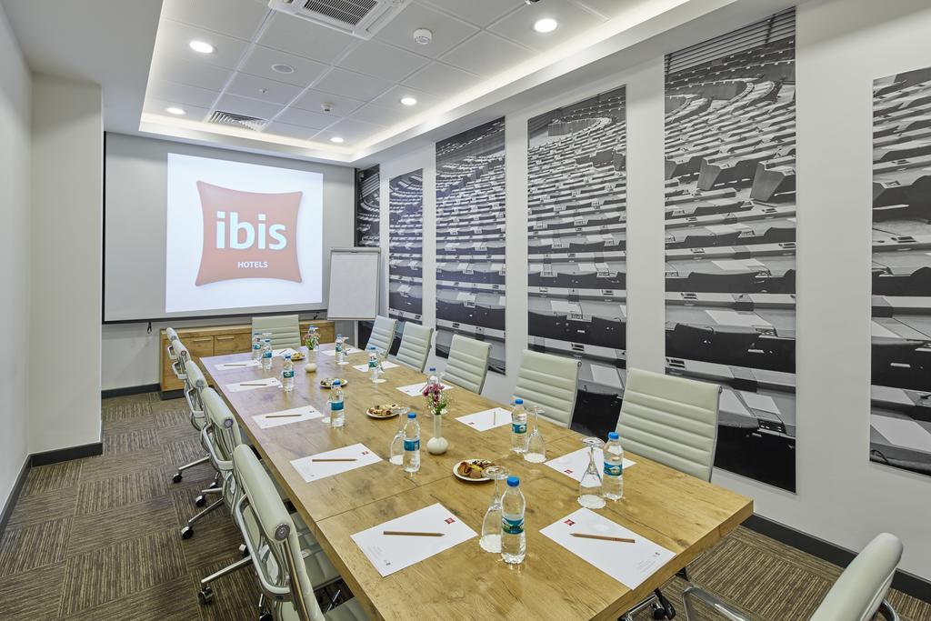 Hotel Ibis Airport 3*