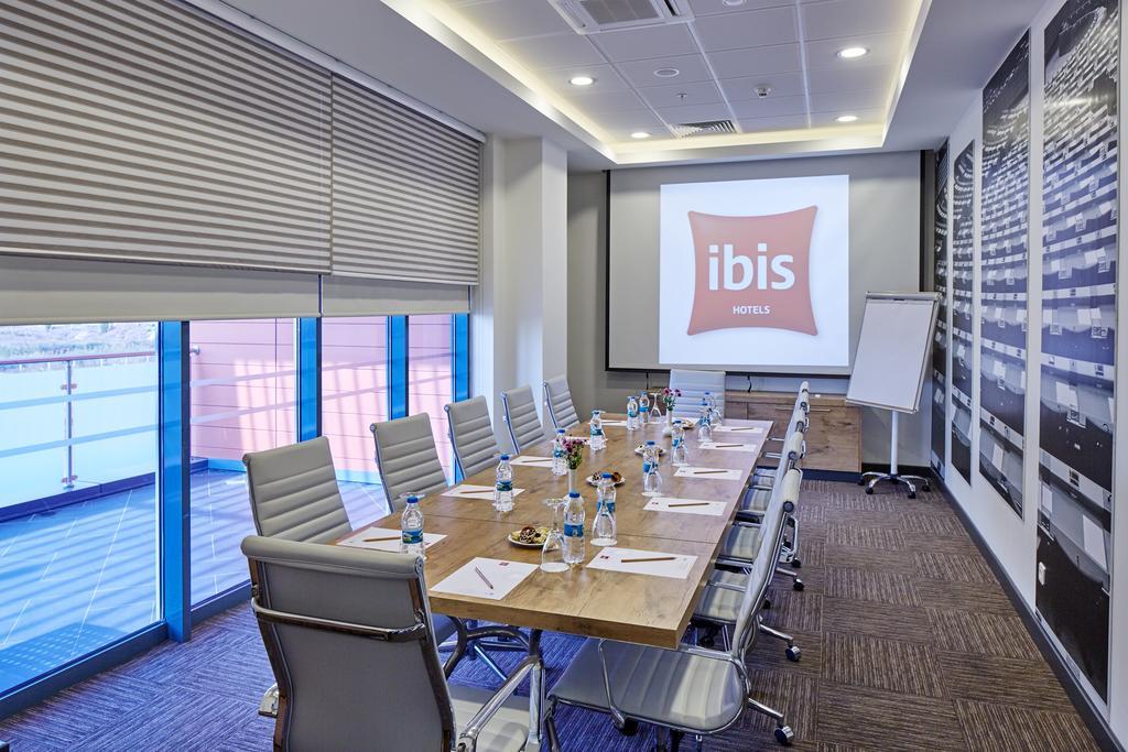 Ibis Airport 3*