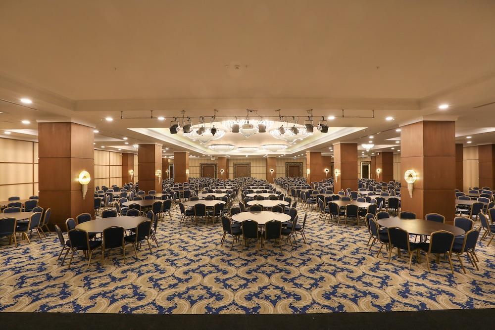 Tryp By Wyndham Izmit Hotel 5*