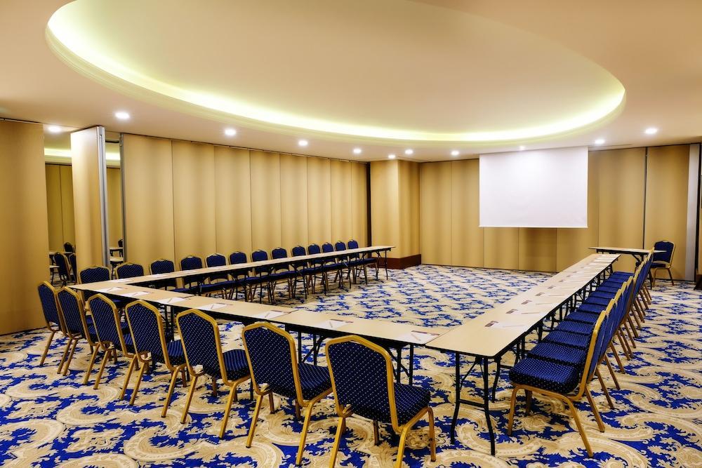 Tryp By Wyndham Izmit Hotel