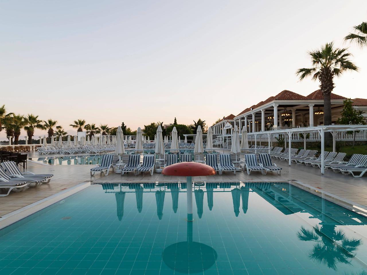 Club Tarhan Serenity Hotel