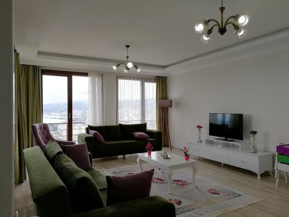 North Pearl Apartment