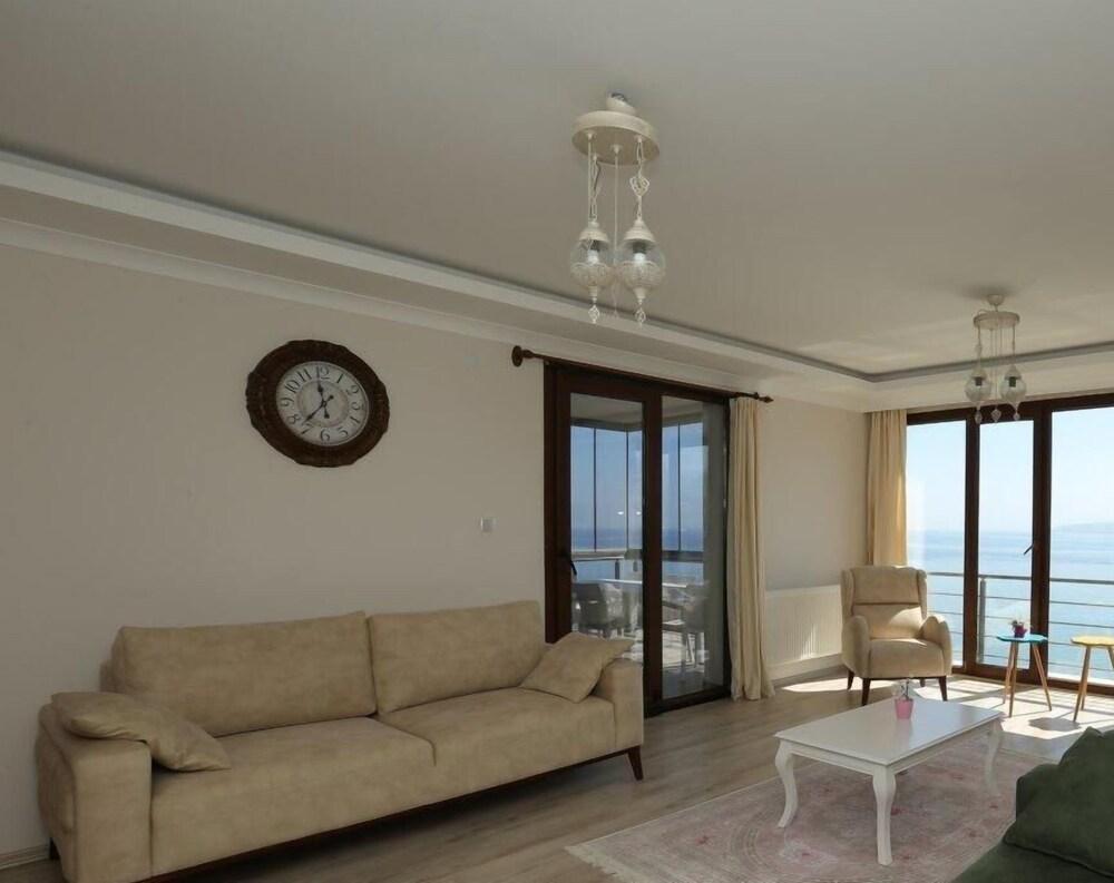 North Pearl Apartment