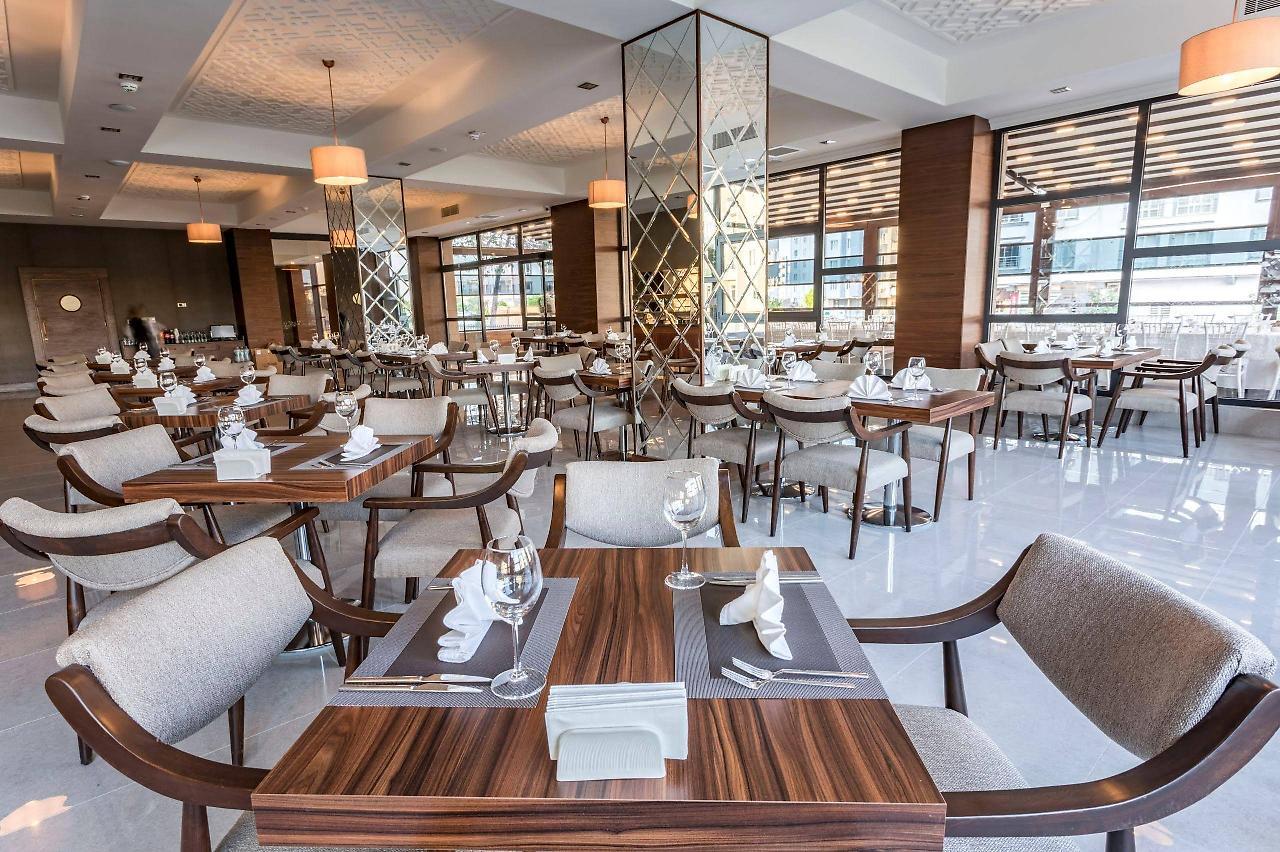 Shimall Deluxe Hotel