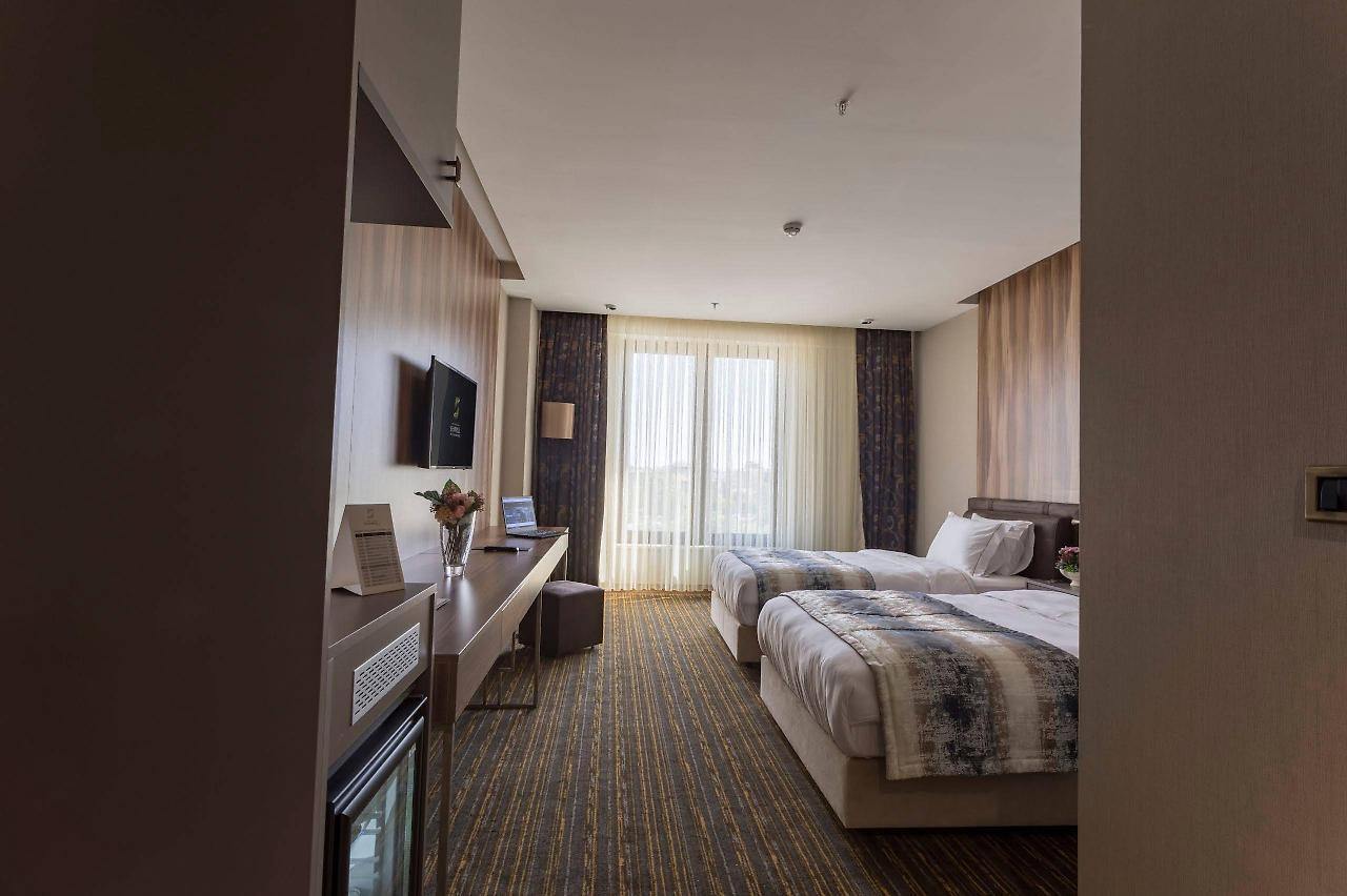 Shimall Deluxe Hotel