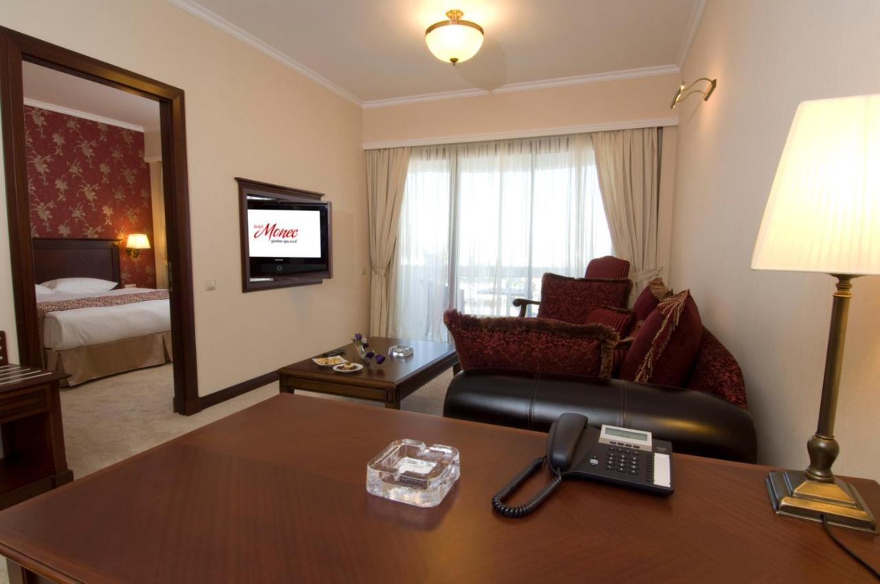 Hotel Monec 4*