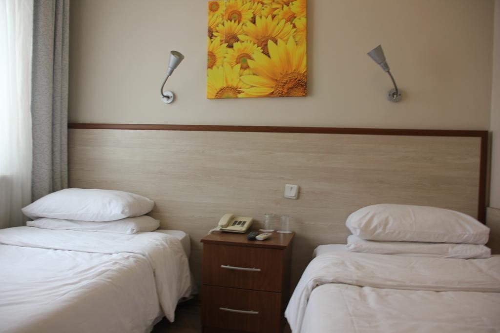 Crowded House 3*