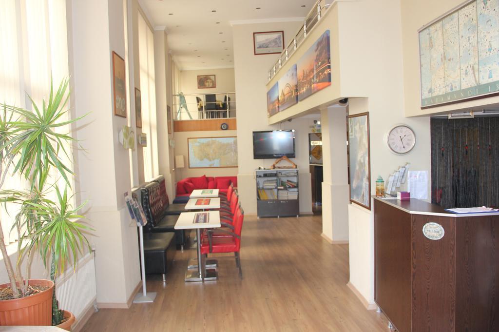 Crowded House Eceabat