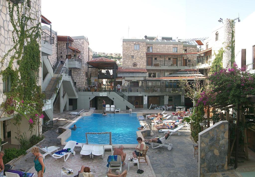 House Aparthotel 3*