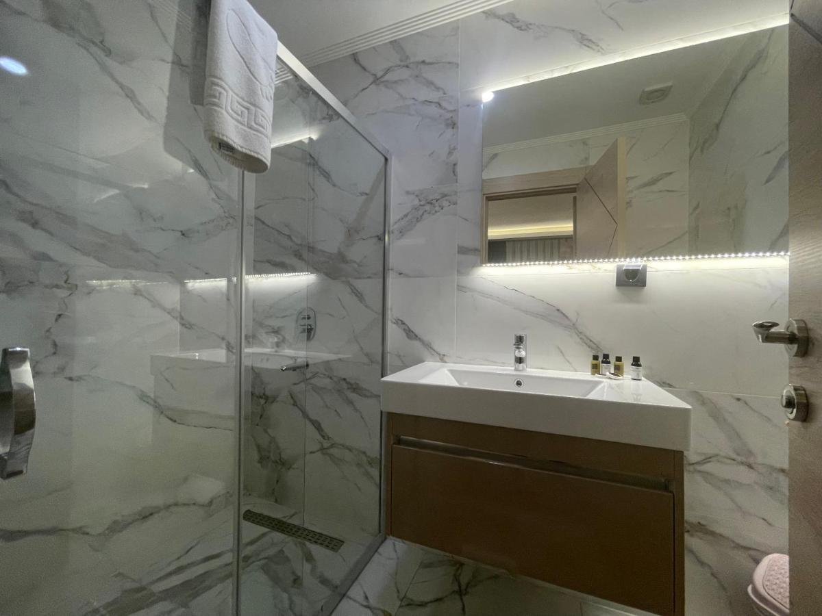 Hotel Le Luxe &