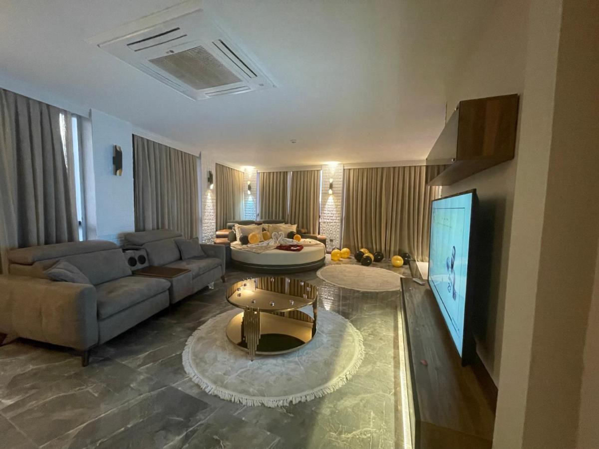 Hotel Le Luxe &