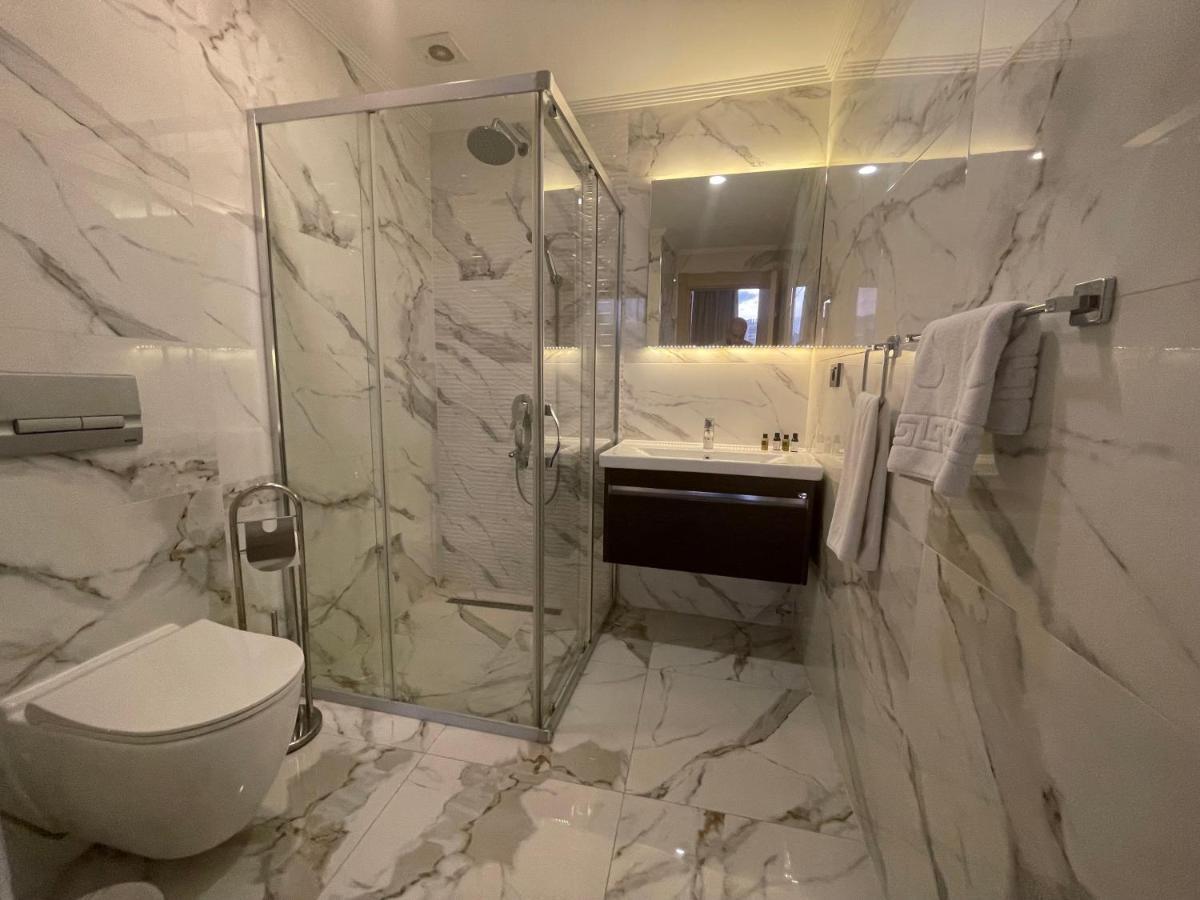 Hotel Le Luxe &