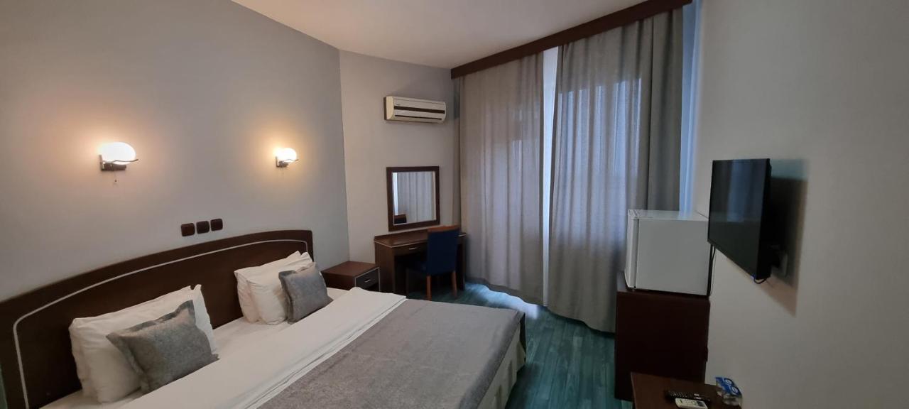Flora Hotel 3*