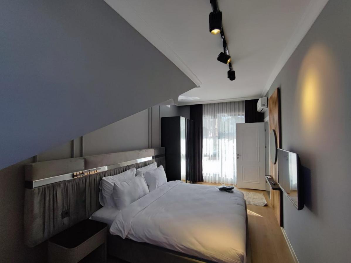 Aileena & Hotel *