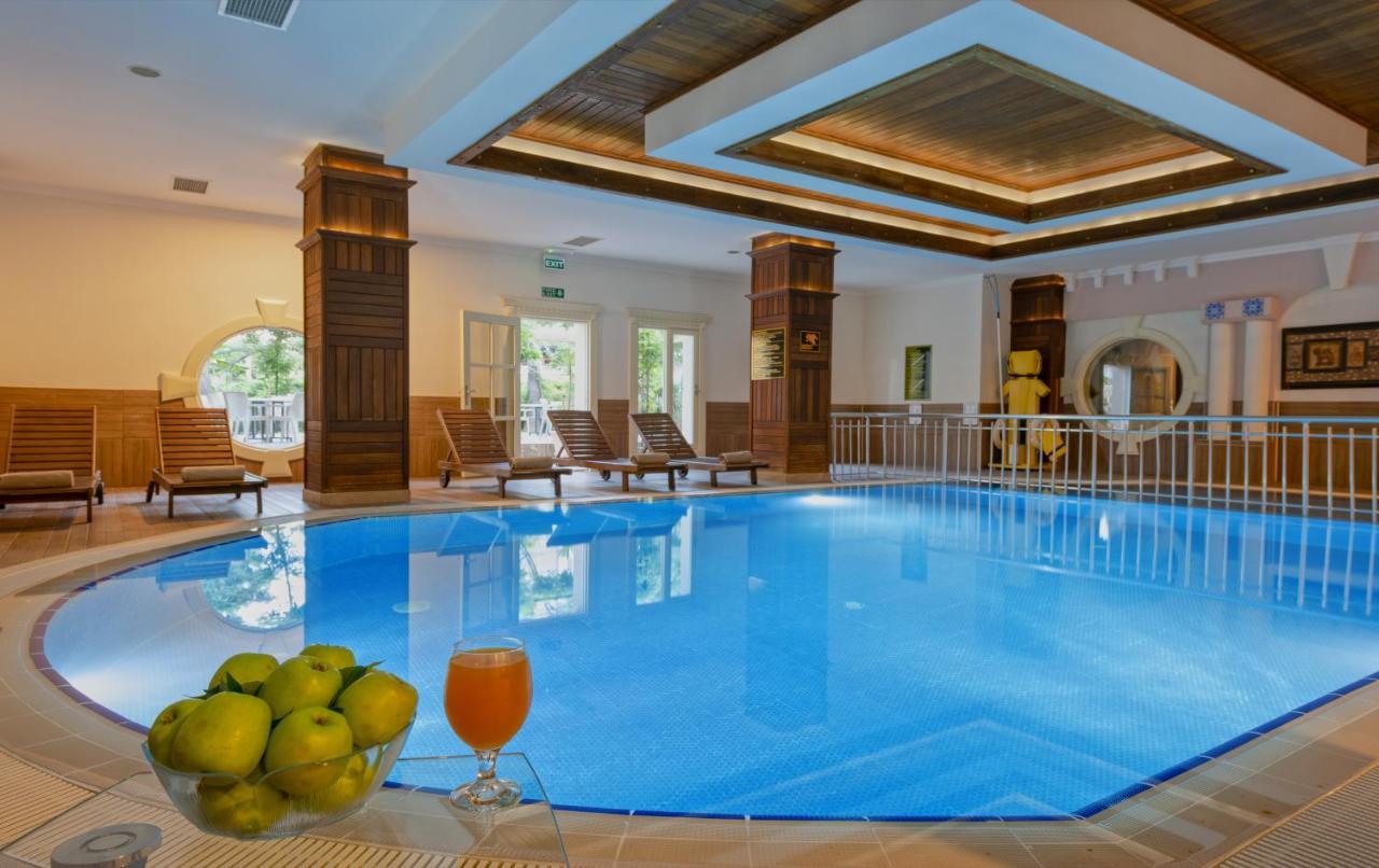 Club Paradiso & 5*