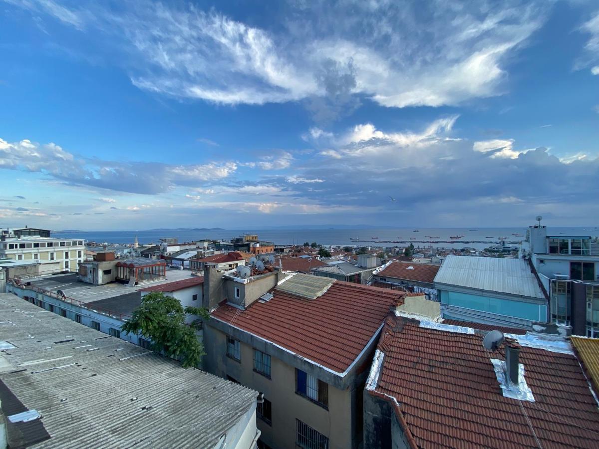Ak * Istanbul
