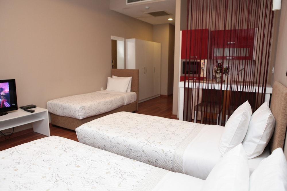 Expoist Hotel 3*