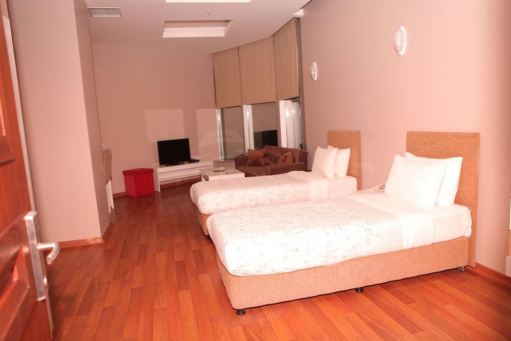 Expoist Hotel
