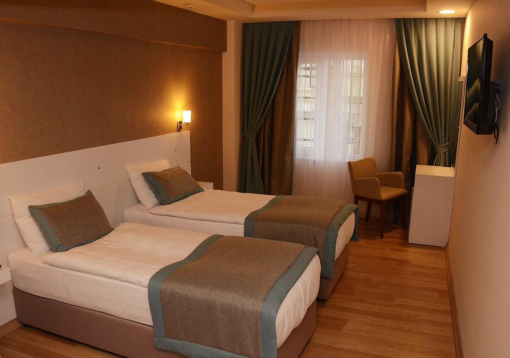 Hotel Parion House 2*
