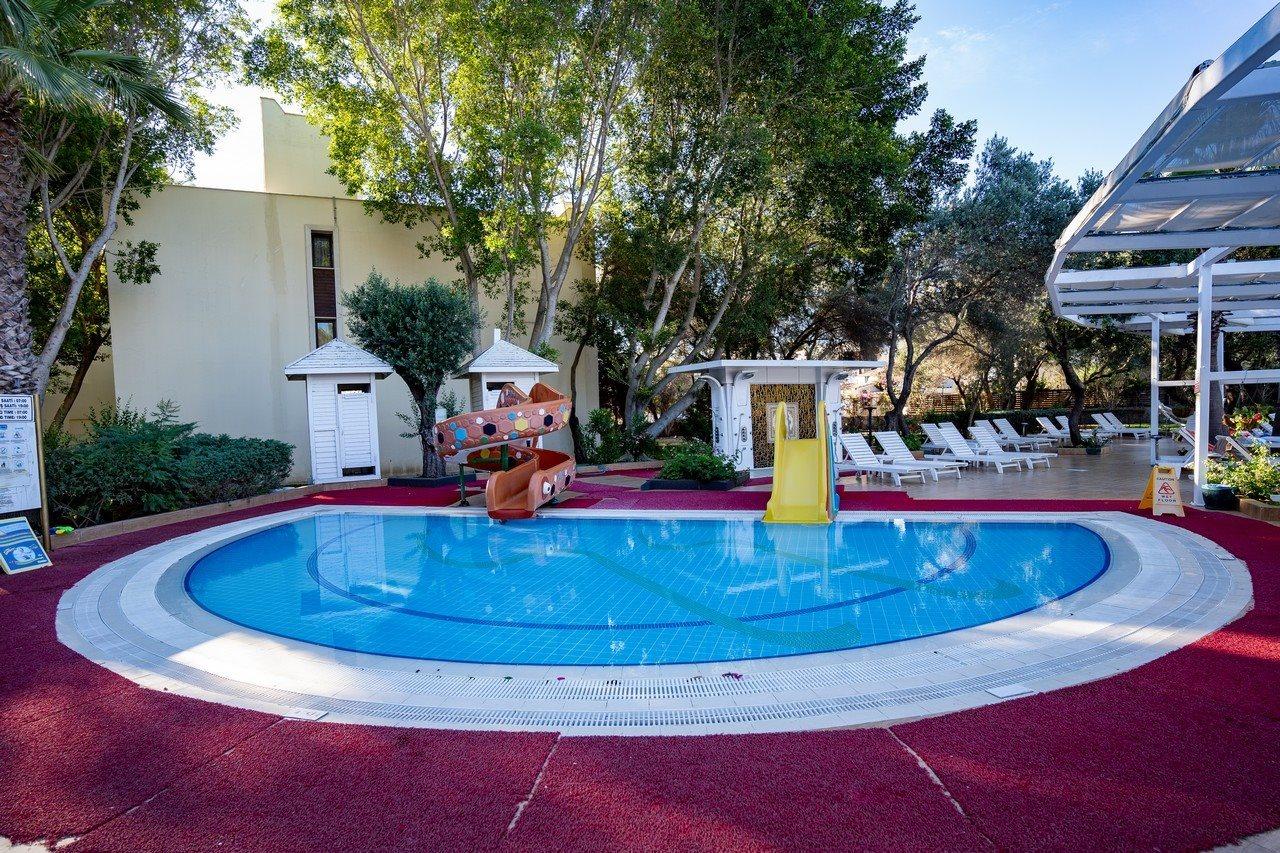 Latanya Park Resort
