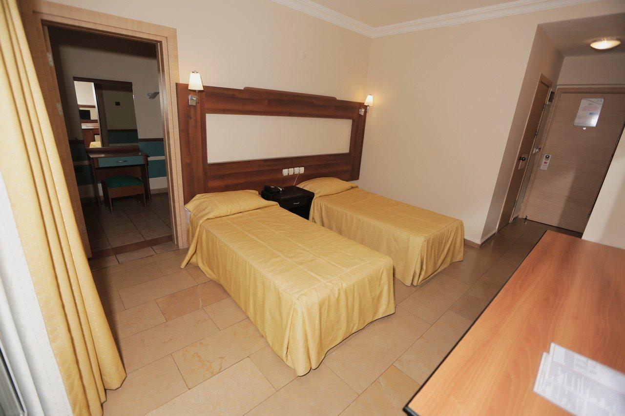 Club Munamar Hotel 4*