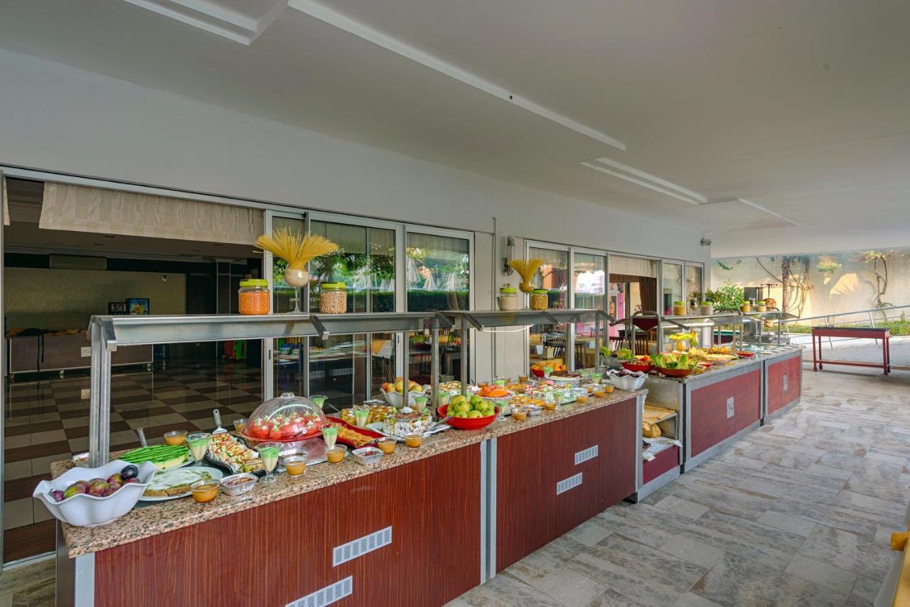 Risus Hotel Side