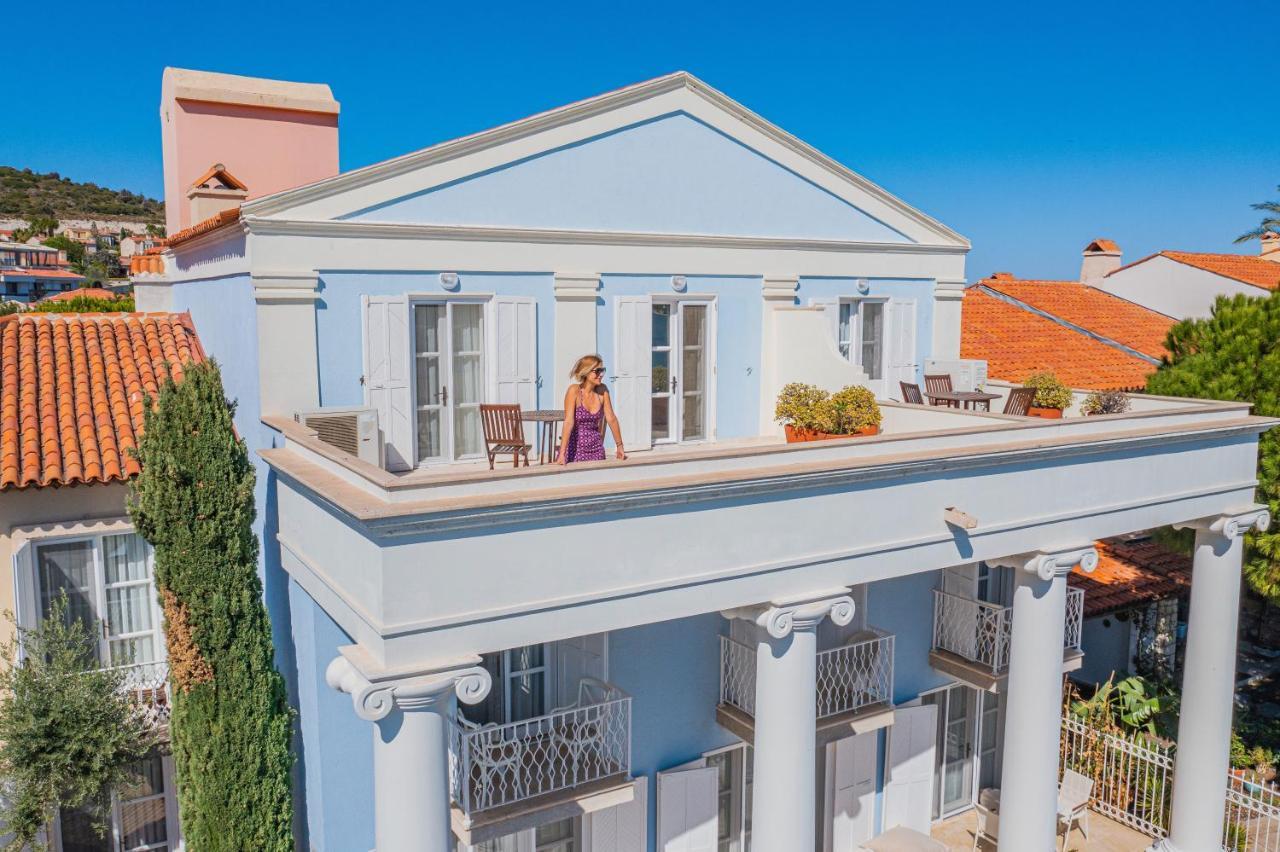 Port Hotel