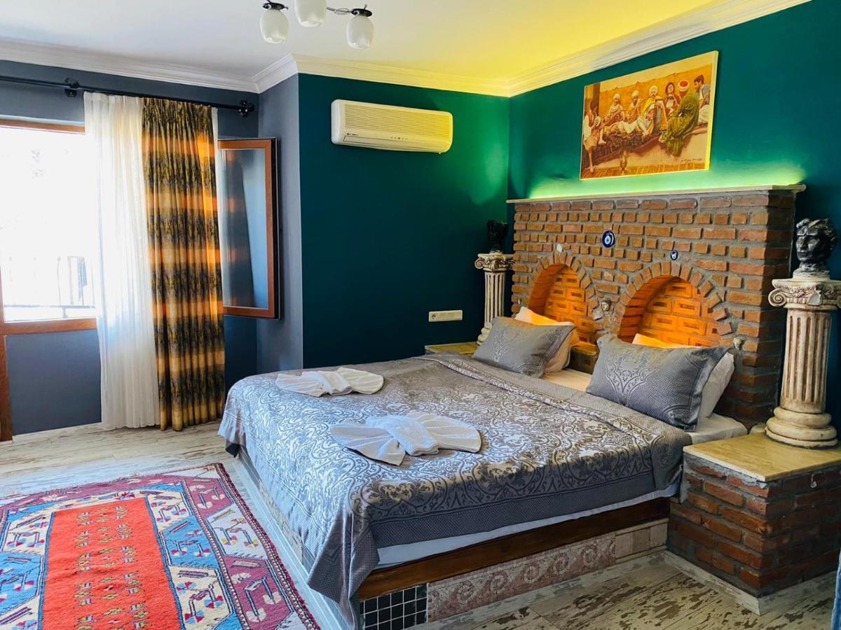 Rebetika & Bistro Hotel