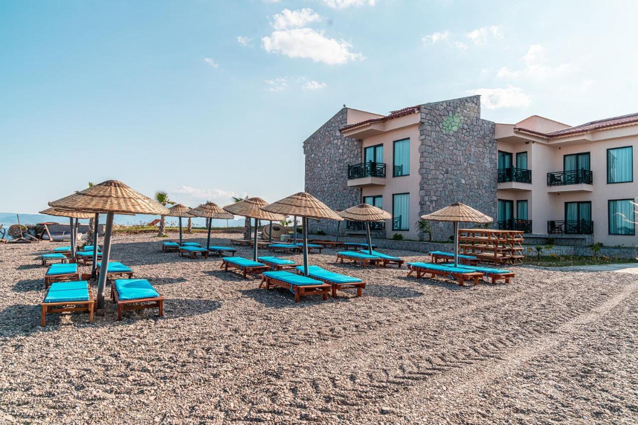 Dove & Hotel Assos