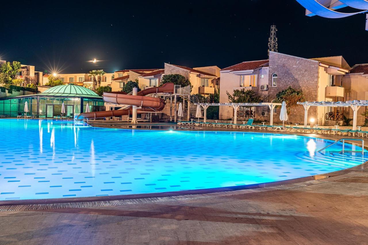 Dove & Hotel Assos