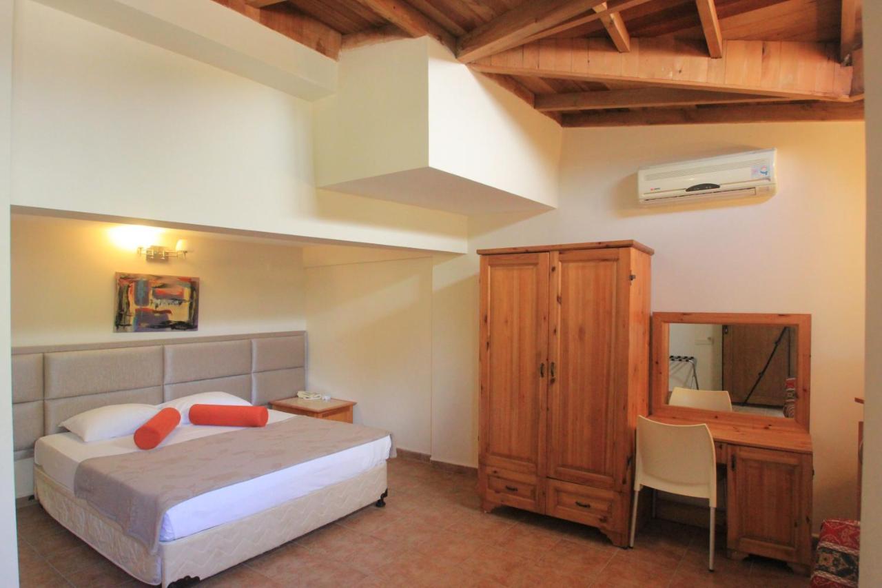 Ford Hotel 3*