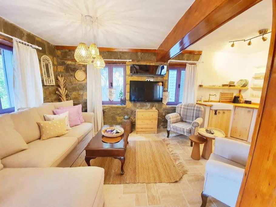 Villa Mor Panjurlu Bohem Tasarim Ev - Kazdaglari & Deniz Ayvacik