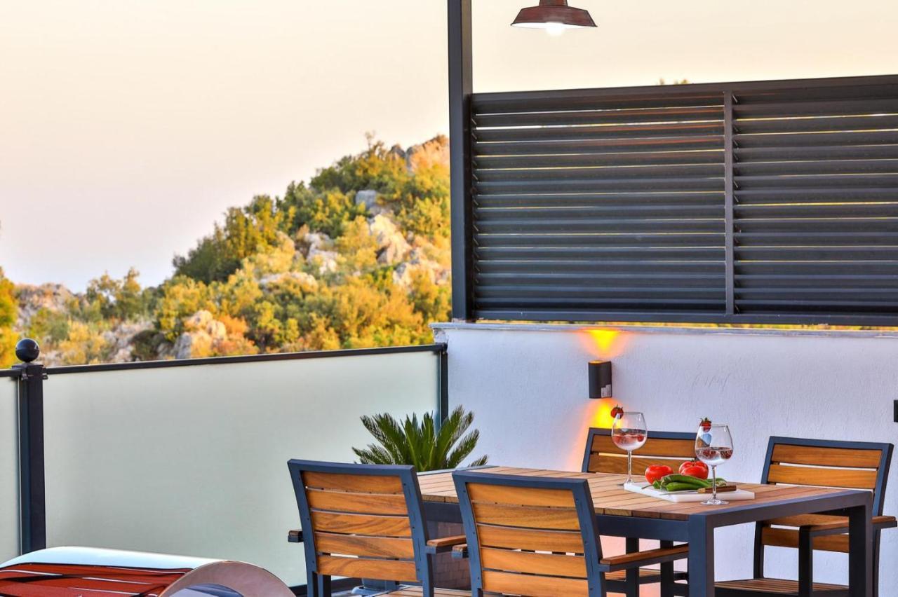 Dera Villa