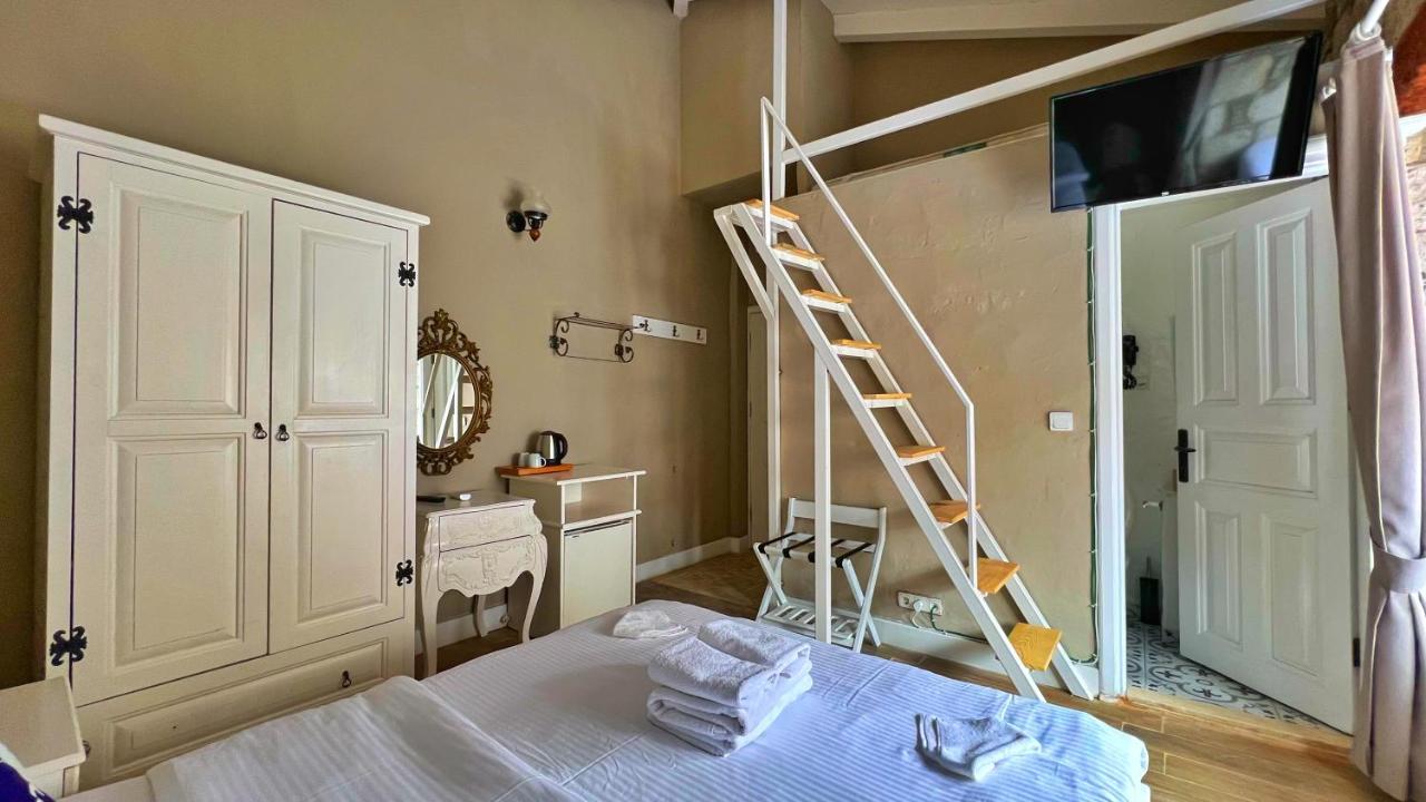 Maison D'azur Bed & Breakfast 2*
