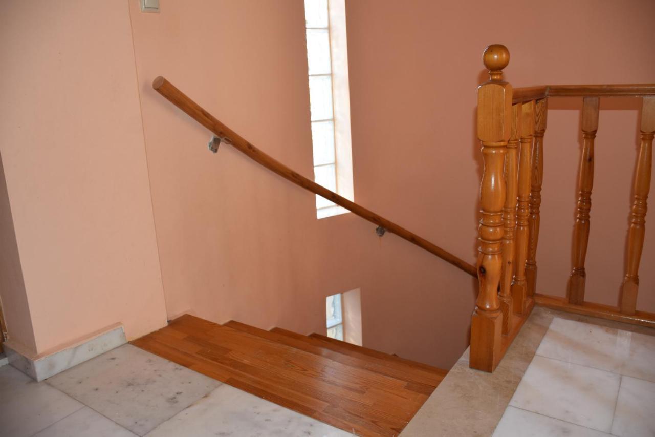 Dinara Hotel