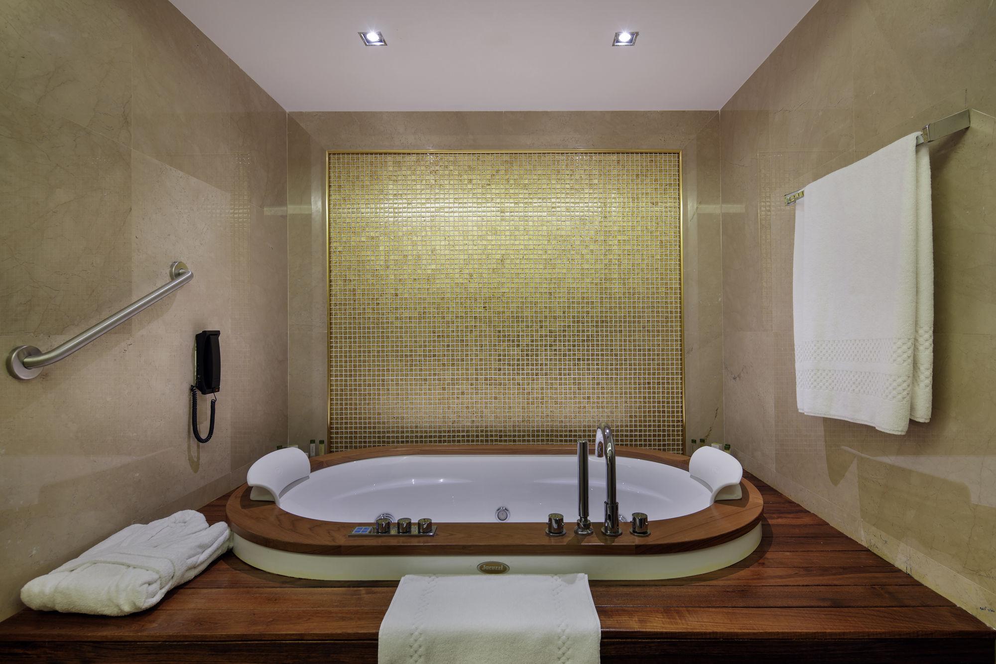 Movenpick Hotel 5*