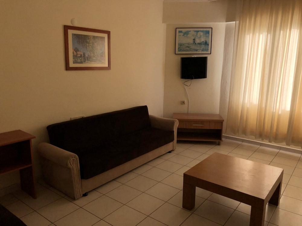 Melissa Garden Apart 3* Side