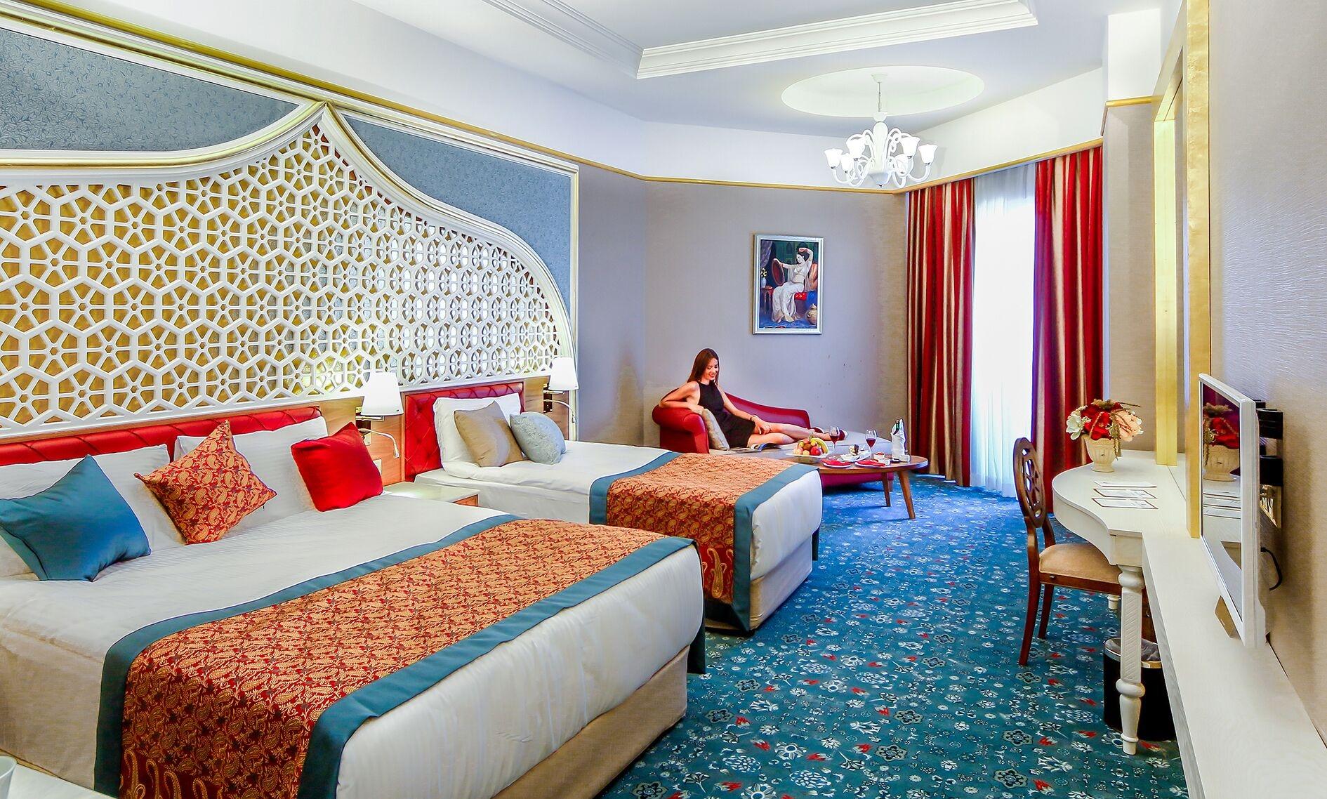 Royal Taj Mahal 5* Side