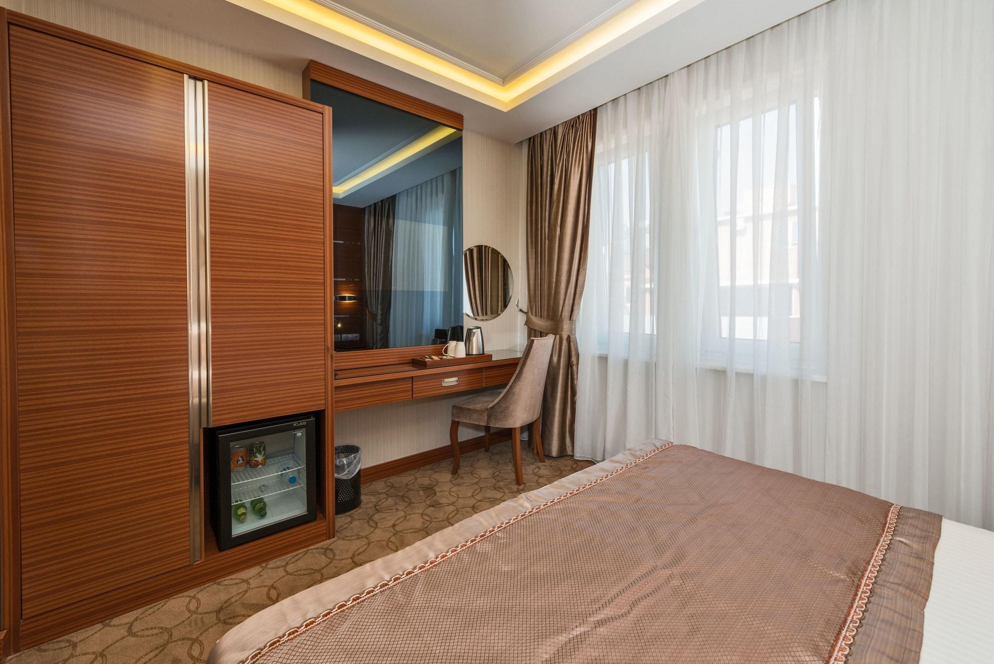 Glorious Hotel 4*