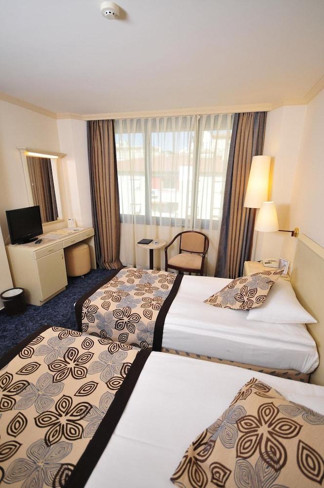 Hotel Class 4*