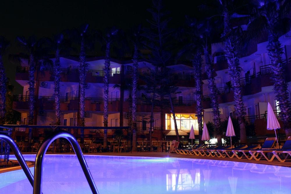 Semoris Hotel Side