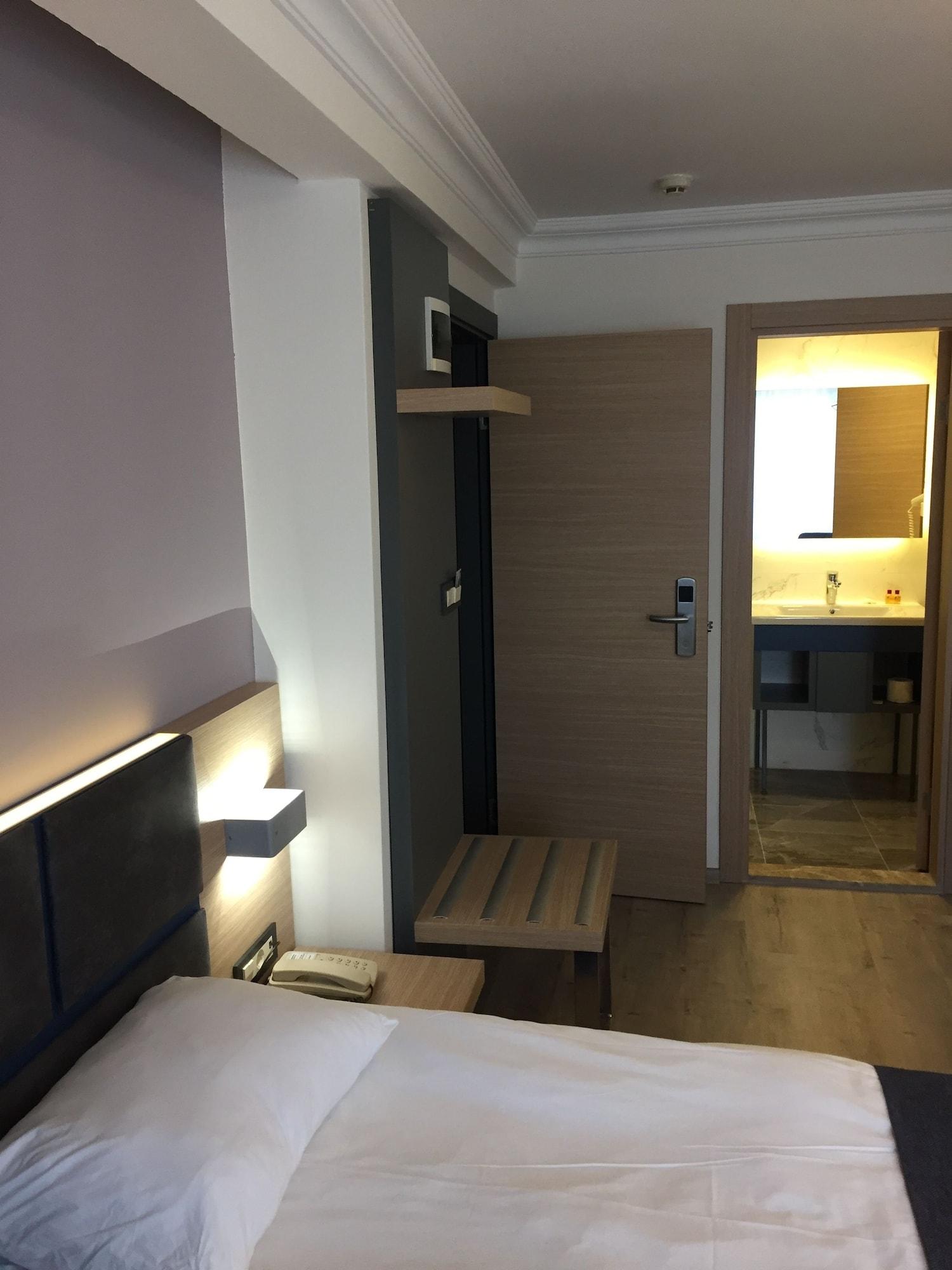 Helen Hotel 3*