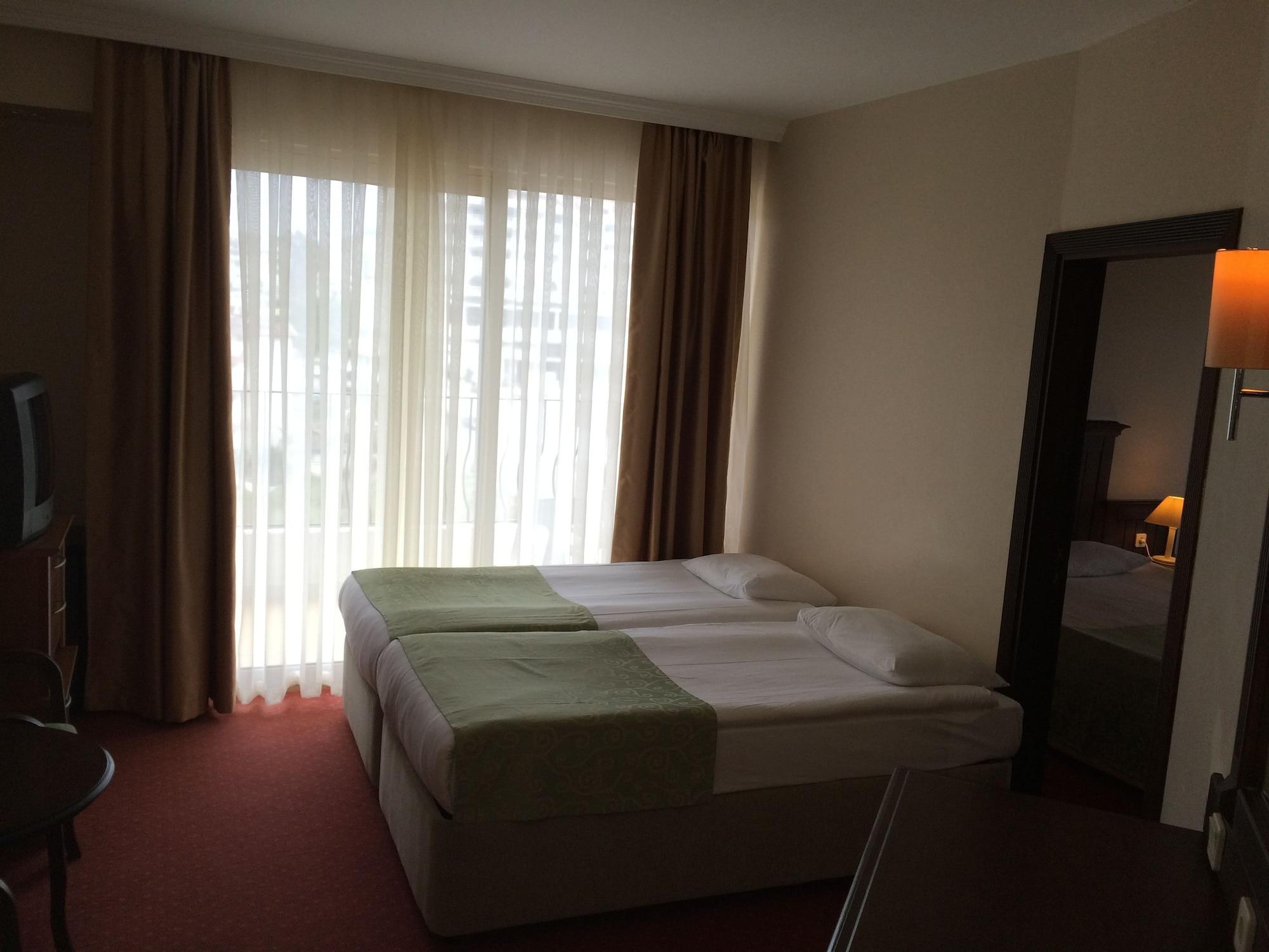 Hotel Palm D'or Side