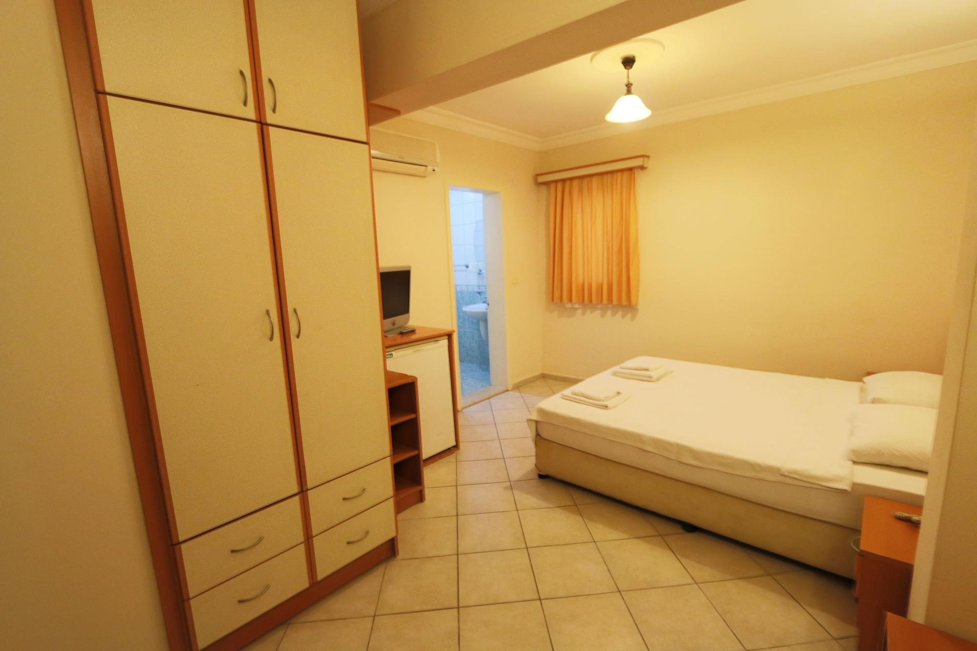 House Aparthotel 3*