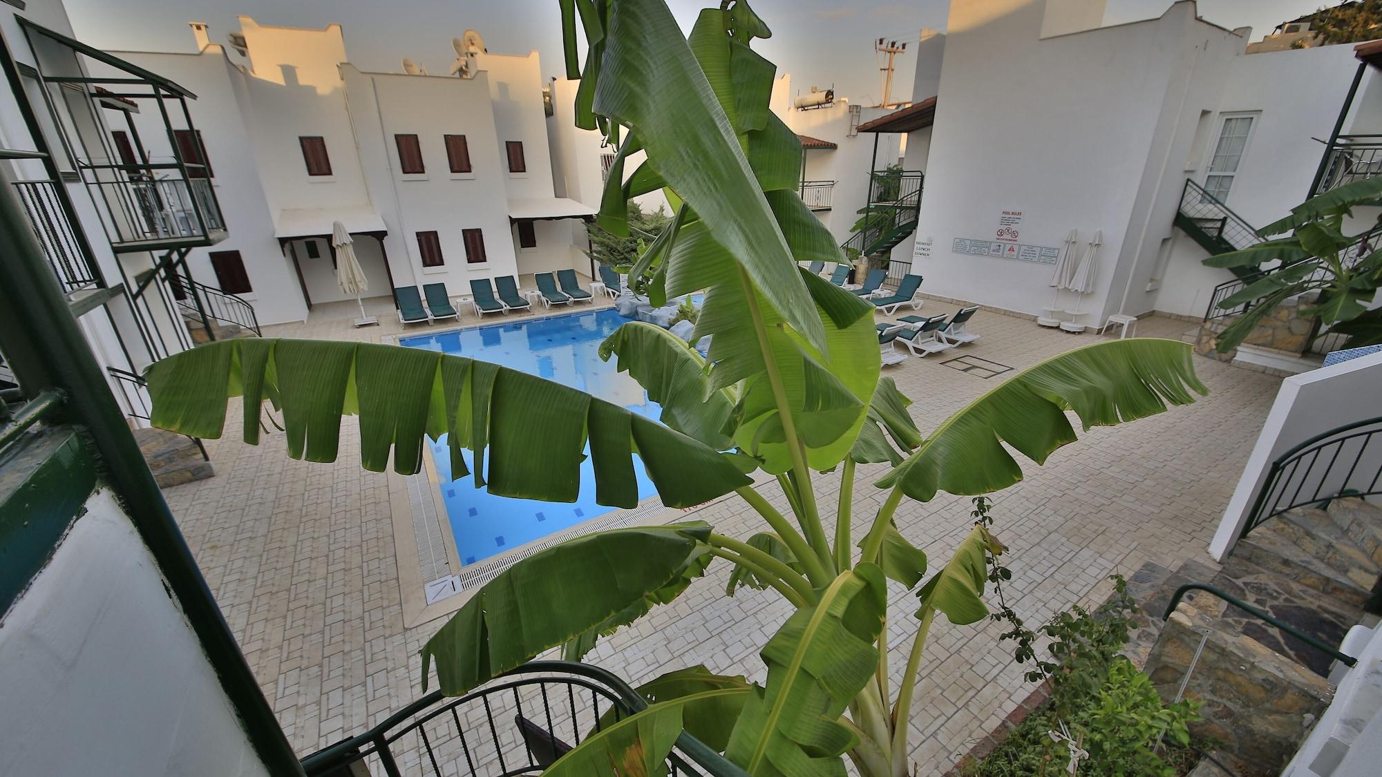 House Aparthotel 3*